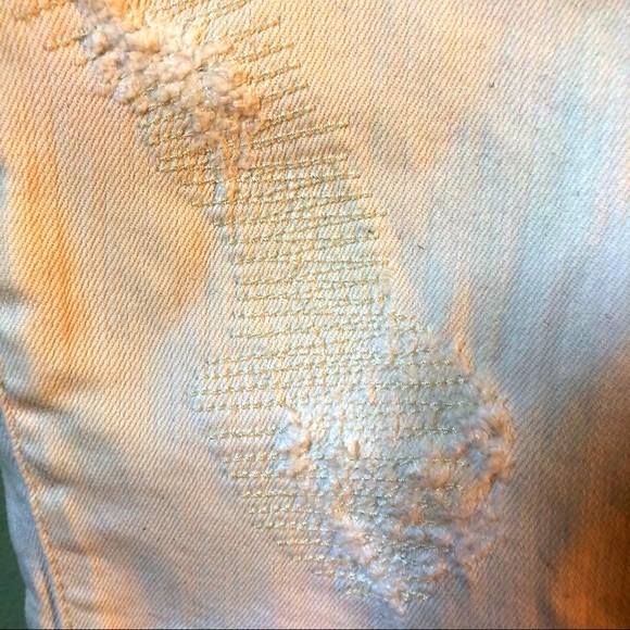 Distressed White Skinny Jeans - Picture 3 of 4